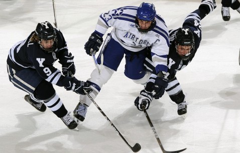 电竞投注平台-圣西罗的歌声为他响起，本泽马破荒之夜，AC米兰球迷用十万人合唱疗愈传奇，圣西罗十万人合唱疗愈传奇，本泽马破荒之夜